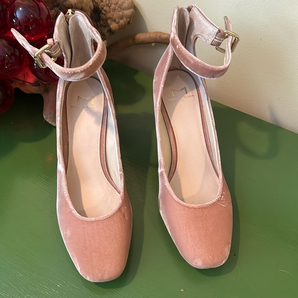 Marc Fisher Blush Pink Velvet Ankle Strap Pumps - Picture 1 of 8